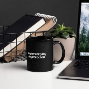 Schwarze Tasse "Kapiervorgang abgebrochen"